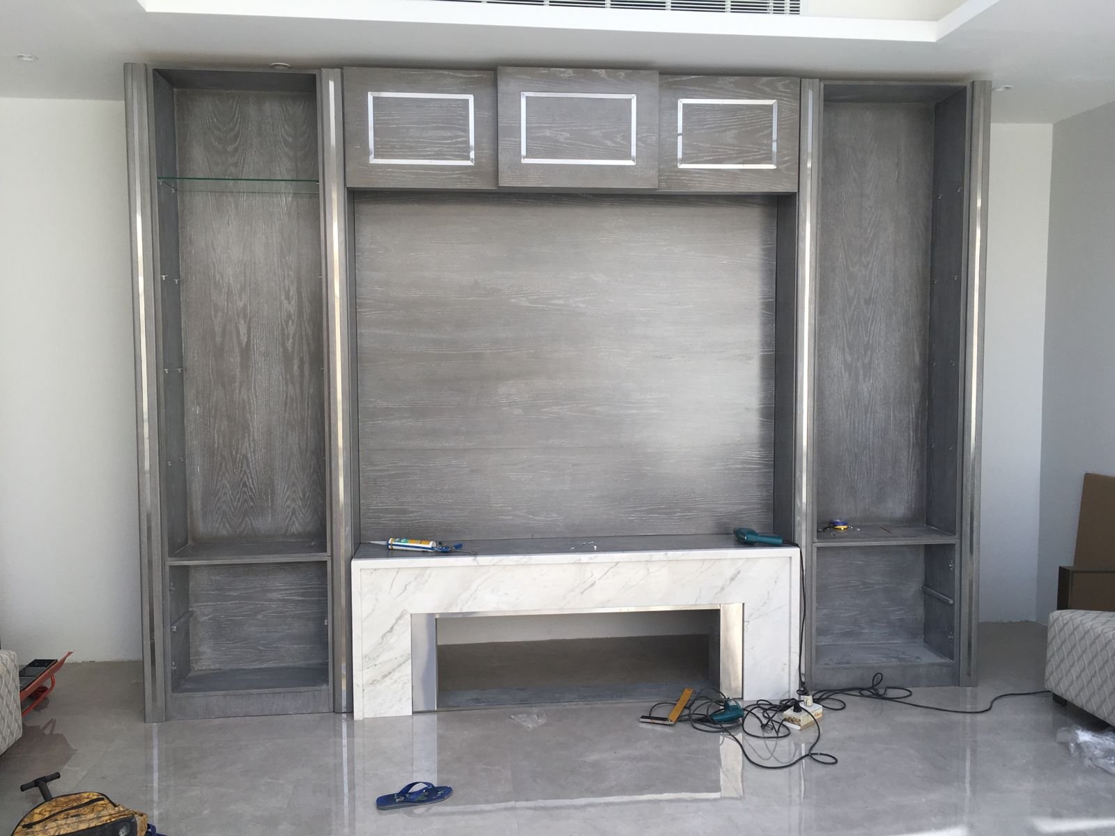 ديكورات خشبية للجدران (Wainscoting) تضفي دفئاً وأناقة لا مثيل لها على صالات الاستقبال