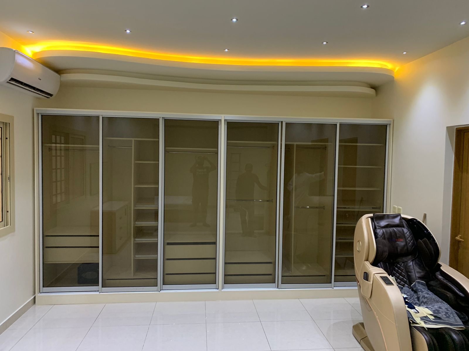 وداعاً للفوضى! خزائن مبتكرة تدمج بين الأناقة والوظيفة، مصممة خصيصاً لتناسب مساحة منزلك